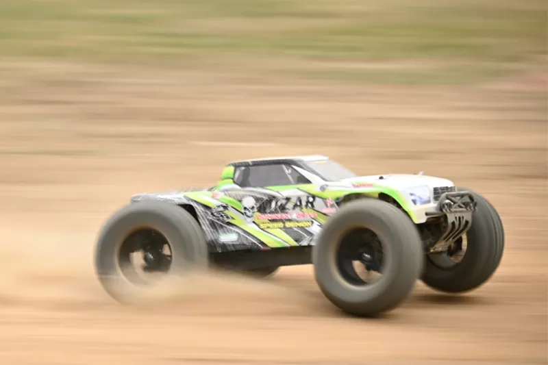 Camión RC eléctrico todoterreno 4WD a escala 10 2,4G cepillado de alta velocidad RTR # RH1071