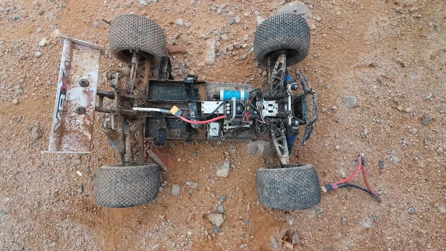 RC Remote Control Car Cleaning Tutorial: Extend Your Vehicle's Lifespan!