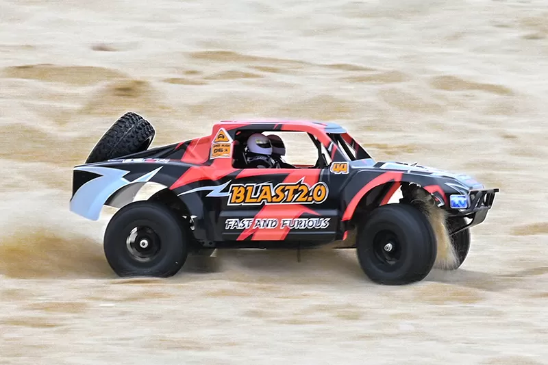 Camión de campo corto eléctrico todoterreno 4WD a escala 10 2,4G cepillado de alta velocidad RTR # RH1043SC