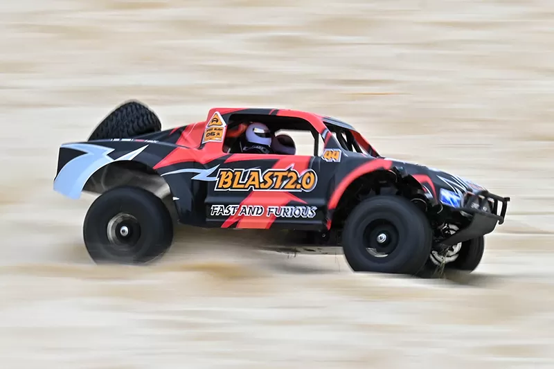 Camión de campo corto eléctrico todoterreno 4WD a escala 10 2,4G cepillado de alta velocidad RTR # RH1043SC