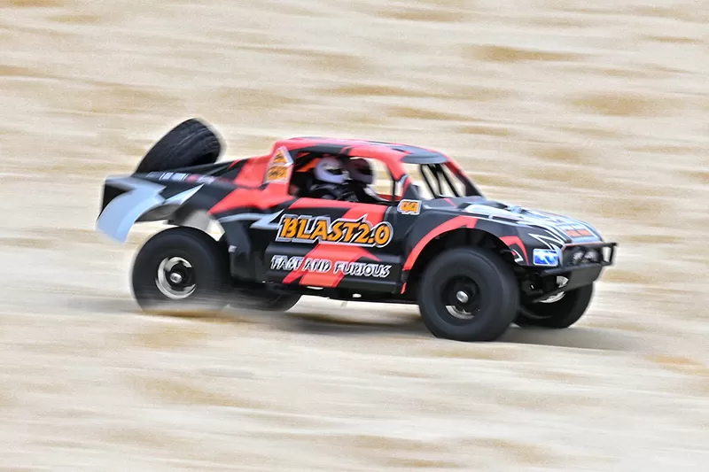 Camión de campo corto eléctrico todoterreno 4WD a escala 10 2,4G cepillado de alta velocidad RTR # RH1043SC