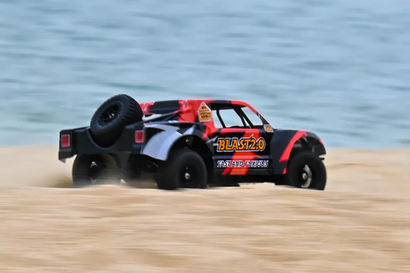 Camión de campo corto eléctrico todoterreno 4WD a escala 10 2,4G cepillado de alta velocidad RTR # RH1043SC