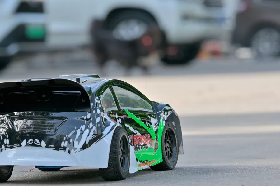 16 Escala 4WD todoterreno eléctrico RC Rally 2,4G sin escobillas de alta velocidad RTR # RH1612