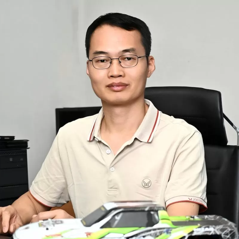 Fundador de la marca VRX Racing